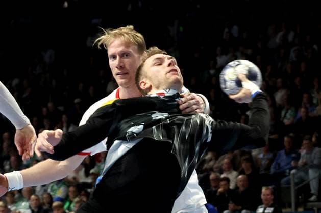 DEU, Machineseeker EHF Champions League, Fuechse Berlin vs. Kolstad Handball, 16.10.2025, Max-Schmeling-Halle, Berlin, DEU, Machineseeker EHF Champions League, Fuechse Berlin vs. Kolstad Handball, im Bild Mathias Gidsel (Fuechse Berlin 19), Magnus Gullerud (Kolstad Handball 14),