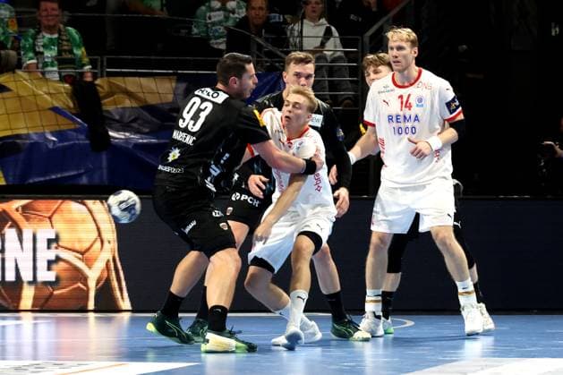 DEU, Machineseeker EHF Champions League, Fuechse Berlin vs. Kolstad Handball, 16.10.2025, Max-Schmeling-Halle, Berlin, DEU, Machineseeker EHF Champions League, Fuechse Berlin vs. Kolstad Handball, im Bild Mijajlo Marsenic (Fuechse Berlin 93), Emre Christoffer Berge (Kolstad Handball 3), Magnus Gullerud (Kolstad Handball 14)
