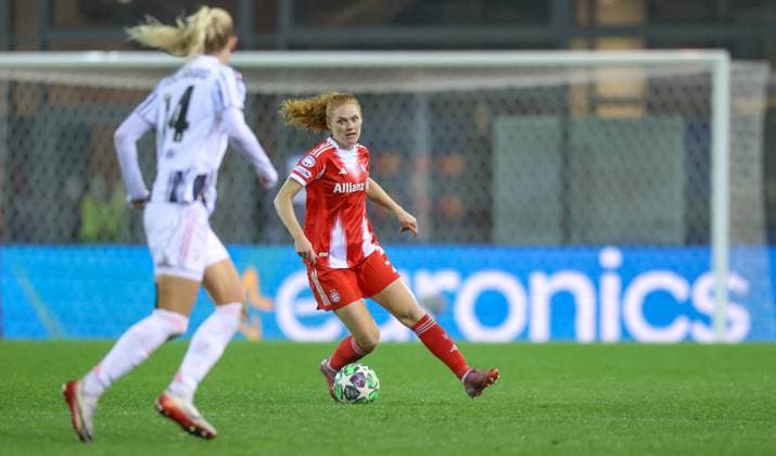 DEU, München, FC Bayern München vs Juventus Turin, Women s Champions League, UEFA, Saison 2526, FC Bayern Campus, 2. Spieltag im Bild v.l.n.r: Amalie Vangsgaard (Juventus Turin 14), Stine Ballisager (Bayern München 3) DFB DFL REGULATIONS PROHIBIT ANY USE OF PHOTOGRAPHS AS IMAGE SEQUENCES AND OR QUASI-VIDEO, 16.10.2025, Copyright: HMBxMedia HendrikxHamelau