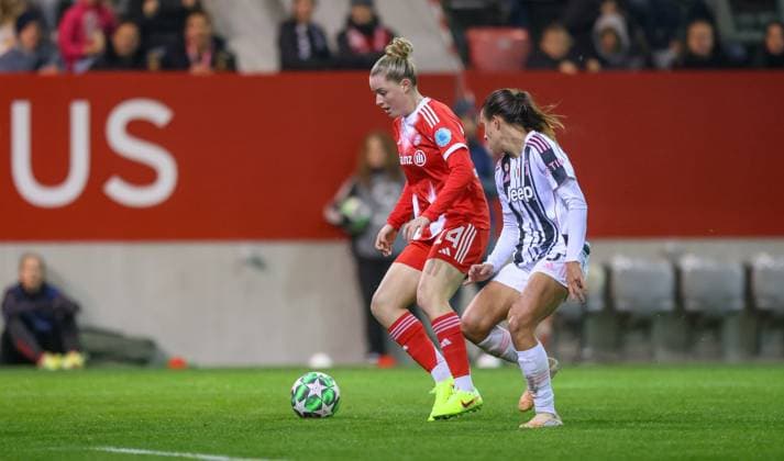 DEU, München, FC Bayern München vs Juventus Turin, Women s Champions League, UEFA, Saison 2526, FC Bayern Campus, 2. Spieltag im Bild v.l.n.r: Alara Åžehitler (Bayern München 14), Estela (Juventus Turin 3), Zweikampf DFB DFL REGULATIONS PROHIBIT ANY USE OF PHOTOGRAPHS AS IMAGE SEQUENCES AND OR QUASI-VIDEO, 16.10.2025, Copyright: HMBxMedia HendrikxHamelau