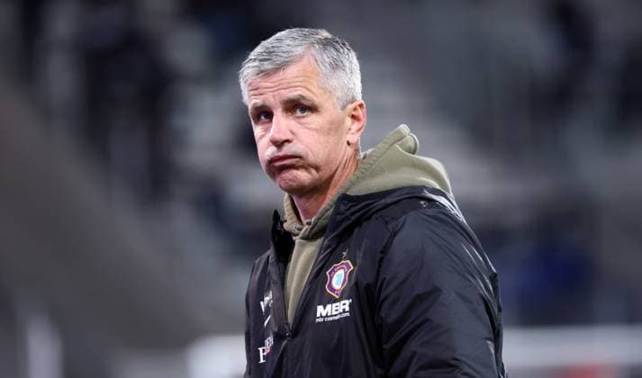 Aue, 17.10.2025, Erzgebirgsstadion, Fußball, 3.Liga, 11.Spieltag FC Erzgebirge Aue vs. SV Waldhof Mannheim , Im Bild; Trainer Jens Härtel Haertel, Erzgebirge Aue. , Nur für journalistische Zwecke. Only for editorial use! , DFB DFL regulations prohibit any use of photographs as image sequences and or quasi-video. ,