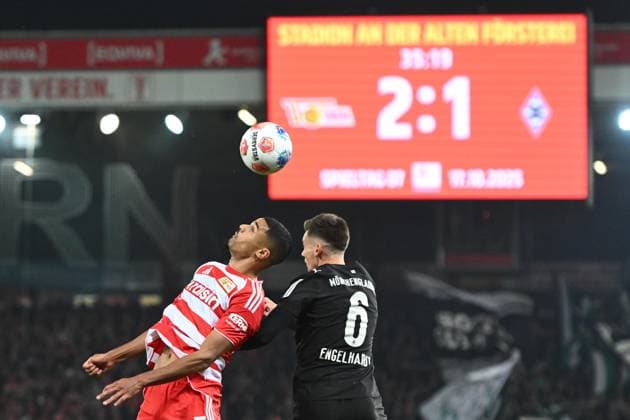 Danilho Doekhi (1.FC Union Berlin, 5) und Yannik Engelhardt (Borussia Moenchengladbach, 6) GER, 1.FC Union Berlin gegen Borussia Moenchengladbach, Fussball, Bundesliga, Saison 2025 2026, 7. Spieltag, 17.10.2025 (DFL REGULATIONS PROHIBIT ANY USE OF PHOTOGRAPHS AS IMAGE SEQUENCES AND OR QUASI-VIDEO.) GER, 1.FC Union Berlin gegen Borussia Moenchengladbach, Fussball, Bundesliga, Saison 2025 2026, 7. Spieltag, 17.10.2025 Berlin Copyright: xEibner-Pressefoto RyanxSleimanx EP_RSN