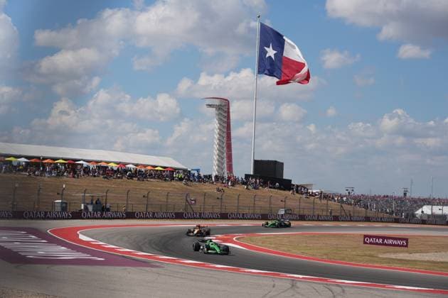 17.10.2025, Circuit of The Americas, Austin, FORMULA 1 MSC CRUISES UNITED STATES GRAND PRIX 2025 , im Bild Nico Hülkenberg (DEU), Stake F1 Team Kick Sauber, Oscar Piastri (AUS), McLaren F1 Team, Gabriel Bortoleto (BRA) (Photo by Hasan Bratic DeFodi Images) 17 10 2025, Circuit of The Americas, Austin, FORMULA 1 MSC CRUISES UNITED STATES GRAND PRIX 2025 , pictured Nico Hülkenberg DEU , Stake F1 Team Kick Sauber, Oscar Piastri AUS , McLaren F1 Team, Gabriel Bortoleto BRA Photo by Hasan Bratic DeFodi Images