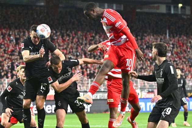 Ilyas Ansah (1.FC Union Berlin, 10), Haris Tabakovic (Borussia Moenchengladbach, 15), Joe Scally (Borussia Moenchengladbach, 29),Nico Elvedi (Borussia Moenchengladbach, 30) GER, 1.FC Union Berlin gegen Borussia Moenchengladbach, Fussball, Bundesliga, Saison 2025 2026, 7. Spieltag, 17.10.2025 (DFL REGULATIONS PROHIBIT ANY USE OF PHOTOGRAPHS AS IMAGE SEQUENCES AND OR QUASI-VIDEO.) GER, 1.FC Union Berlin gegen Borussia Moenchengladbach, Fussball, Bundesliga, Saison 2025 2026, 7. Spieltag, 17.10.2025 Berlin Copyright: xEibner-Pressefoto RyanxSleimanx EP_RSN