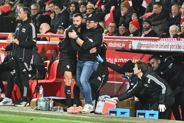 Franck Honorat (Borussia Moenchengladbach, 9) und Steffen Baumgart (1.FC Union Berlin, Chef-Trainer) GER, 1.FC Union Berlin gegen Borussia Moenchengladbach, Fussball, Bundesliga, Saison 2025 2026, 7. Spieltag, 17.10.2025 (DFL REGULATIONS PROHIBIT ANY USE OF PHOTOGRAPHS AS IMAGE SEQUENCES AND OR QUASI-VIDEO.) GER, 1.FC Union Berlin gegen Borussia Moenchengladbach, Fussball, Bundesliga, Saison 2025 2026, 7. Spieltag, 17.10.2025 Berlin Copyright: xEibner-Pressefoto RyanxSleimanx EP_RSN