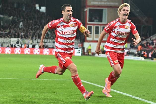 Rani Khedira (1.FC Union Berlin, 8) jubelt nach Tor. GER, 1.FC Union Berlin gegen Borussia Moenchengladbach, Fussball, Bundesliga, Saison 2025 2026, 7. Spieltag, 17.10.2025 (DFL REGULATIONS PROHIBIT ANY USE OF PHOTOGRAPHS AS IMAGE SEQUENCES AND OR QUASI-VIDEO.) GER, 1.FC Union Berlin gegen Borussia Moenchengladbach, Fussball, Bundesliga, Saison 2025 2026, 7. Spieltag, 17.10.2025 Berlin Copyright: xEibner-Pressefoto RyanxSleimanx EP_RSN