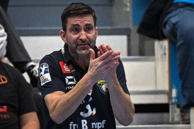 Deutschland, Handball, 2. Bundesliga, 8. Spieltag, 2025 2026, TSV Bayer Dormagen vs HSG Krefeld Niederrhein, 17.10.2025, TSV Bayer Sportcenter, Dormagen, Deutschland, Mark Schmetz (HSG Krefeld Niederrhein, Trainer) Copyright: xMarkusxVerwimpx