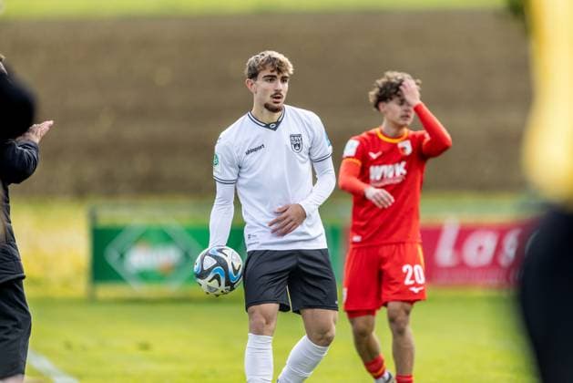 Fussball, Saison 2025 2026, U19-Junioren DFB-Nachwuchsliga, Sportplatz Albeck, 9. Spieltag, SSV Ulm 1846 Fußball U19 - FC Augsburg U19 5:4, 18.10.2025 18.10.2025, Fussball, Saison 2025 2026, U19-Junioren DFB-Nachwuchsliga, Sportplatz Albeck, 9. Spieltag, SSV Ulm 1846 Fußball U19 - FC Augsburg U19 5:4, Freisteller Einzelbild Portrait Porträt 19 Kaan Yanac (SSV Ulm 1846 Fußball U19) Foto: Lucca Fundel Albeck Sportplatz Albeck Baden-Württemberg Deutschland