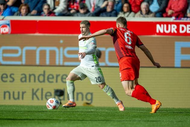 Romano Schmid (SV Werder Bremen, 20), Patrick Mainka (FC Heidenheim, 06), GER, 1. FC Heidenheim vs. Werder Bremen, Fussball, Bundesliga, 7. Spieltag, Spielzeit 2025 2026, 18.10.2025, DFL DFB REGULATIONS PROHIBIT ANY USE OF PHOTOGRAPHS AS IMAGE SEQUENCES AND OR QUASI-VIDEO, GER, 1. FC Heidenheim vs. Werder Bremen, Fussball, Bundesliga, 7. Spieltag, Spielzeit 2025 2026, 18.10.2025 Heidenheim Copyright: xEibner-Pressefotox EP_EER