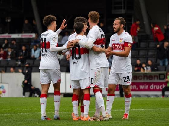Torjubel zum 2:0 fuer den VfB Stuttgart II, Torschuetze Nicolas Sessa (VfB Stuttgart II, 10) GER, VfB Stuttgart II vs. 1. FC Schweinfurth, Fussball, 3. Liga, Spielzeit 2025 2026, 18.10.2025 GER, VfB Stuttgart II vs. 1. FC Schweinfurth, Fussball, 3. Liga, Spielzeit 2025 2026, 18.10.2025 Aspach Copyright: xEibner-Pressefoto CarstenxSchwerx EP_CSG