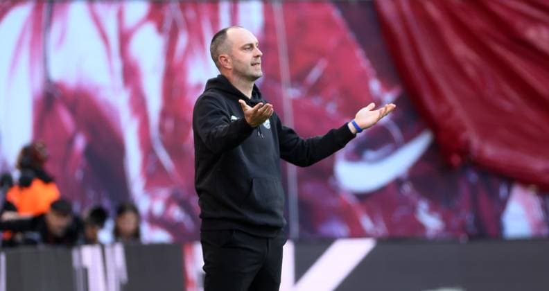 RB Leipzig - Hamburg Bundesliga Leipzig, 18.10.2025, Red Bull Arena, Fußball, 1.Bundesliga, 7.Spieltag , RB Leipzig vs. Hamburger SV, Im Bild: Trainer Ole Werner, RB Leipzig. , Nur zur redaktionellen Nutzung. Only editorial use. , DFL DFB regulations prohibit any use of photographs as image sequences and or quasi-video. ,