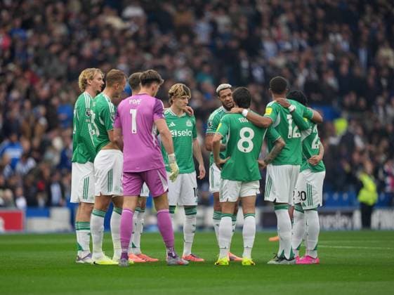 Newcastle players huddle prior to kick off. Brighton and Hove Albion v Newcastle United, Premier League, Football, American Express Community Stadium, Brighton, UK - 18 Oct 2025Brighton American Express Community Stadi United Kingdom EDITORIAL USE ONLY No use with unauthorised audio, video, data, fixture lists, club league logos or live services. Online in-match use limited to 120 images, no video emulation. No use in betting, games or single club league player publications. Copyright: xSeanxRyan Shutterstockx 15544971n