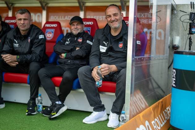 Frank Schmidt (FC Heidenheim, Chef-Trainer), Bernhard Raab (FC Heidenheim, Co-Trainer), GER, 1. FC Heidenheim vs. Werder Bremen, Fussball, Bundesliga, 7. Spieltag, Spielzeit 2025 2026, 18.10.2025, DFL DFB REGULATIONS PROHIBIT ANY USE OF PHOTOGRAPHS AS IMAGE SEQUENCES AND OR QUASI-VIDEO, GER, 1. FC Heidenheim vs. Werder Bremen, Fussball, Bundesliga, 7. Spieltag, Spielzeit 2025 2026, 18.10.2025 Heidenheim Copyright: xEibner-Pressefotox EP_EER