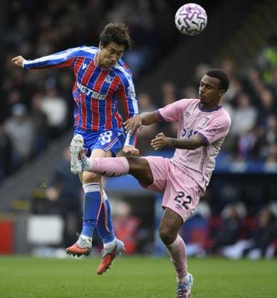 Daichi Kamada of Crystal Palace in action with Junior Kroupi of AFC Bournemouth Crystal Palace v AFC Bournemouth, Premier League, Football, Selhurst Park, London, UK - 18 Oct 2025London Selhurst Park United Kingdom EDITORIAL USE ONLY No use with unauthorised audio, video, data, fixture lists, club league logos or live services. Online in-match use limited to 120 images, no video emulation. No use in betting, games or single club league player publications. Copyright: xAlanxWalter Shutterstockx 15544975av