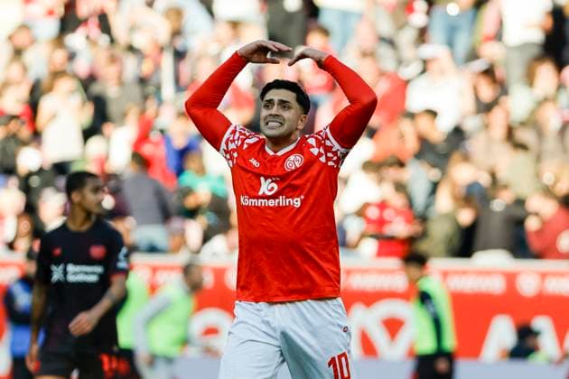 Nadiem Amiri (1.FSV Mainz, 10) nach seinem Tor zum 2:3 , Deutschland, Fussball, 1. Bundesliga, 7.Spieltag, 2025 2026, 1.FSV Mainz vs. Bayer 04 Leverkusen, 18.10.2025, Mewa Arena, Mainz, Deutschland Mainz Mewa Arena Rheinland-Pfalz Deutschland Copyright: xGrantxHubbsx
