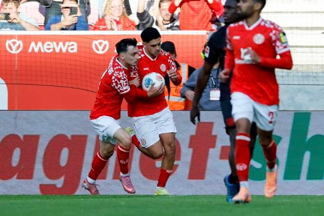Torjubel 1.FSV Mainz beim 2:3 durch Nadiem Amiri (1.FSV Mainz, 10) , Deutschland, Fussball, 1. Bundesliga, 7.Spieltag, 2025 2026, 1.FSV Mainz vs. Bayer 04 Leverkusen, 18.10.2025, Mewa Arena, Mainz, Deutschland Mainz Mewa Arena Rheinland-Pfalz Deutschland Copyright: xGrantxHubbsx