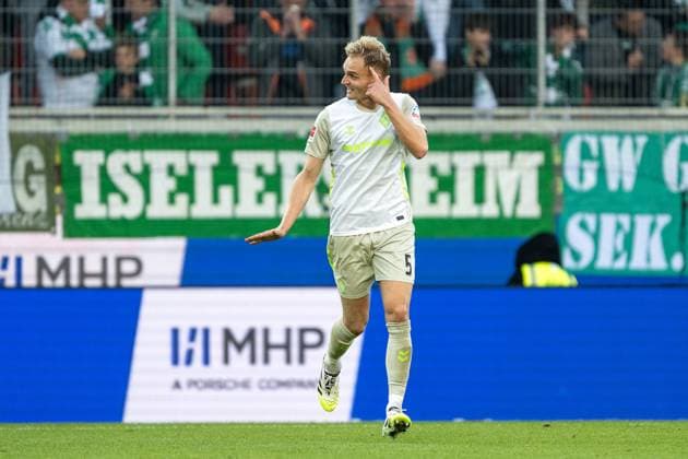 Amos Pieper (SV Werder Bremen, 05) nach Tor zum 1:2 durch Jens Stage (SV Werder Bremen, 06), mit Geste, gestikuliert GER, 1. FC Heidenheim vs. Werder Bremen, Fussball, Bundesliga, 7. Spieltag, Spielzeit 2025 2026, 18.10.2025, DFL DFB REGULATIONS PROHIBIT ANY USE OF PHOTOGRAPHS AS IMAGE SEQUENCES AND OR QUASI-VIDEO, GER, 1. FC Heidenheim vs. Werder Bremen, Fussball, Bundesliga, 7. Spieltag, Spielzeit 2025 2026, 18.10.2025 Heidenheim Copyright: xEibner-Pressefotox EP_EER