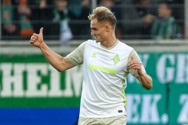 Amos Pieper (SV Werder Bremen, 05) nach Tor zum 1:2 durch Jens Stage (SV Werder Bremen, 06), mit Geste, gestikuliert GER, 1. FC Heidenheim vs. Werder Bremen, Fussball, Bundesliga, 7. Spieltag, Spielzeit 2025 2026, 18.10.2025, DFL DFB REGULATIONS PROHIBIT ANY USE OF PHOTOGRAPHS AS IMAGE SEQUENCES AND OR QUASI-VIDEO, GER, 1. FC Heidenheim vs. Werder Bremen, Fussball, Bundesliga, 7. Spieltag, Spielzeit 2025 2026, 18.10.2025 Heidenheim Copyright: xEibner-Pressefotox EP_EER