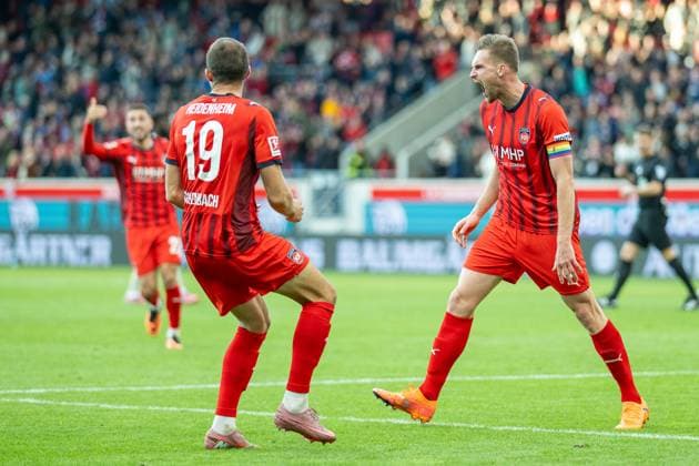Tor zum 2:2 durch Jonas Foehrenbach (FC Heidenheim, 19), mit Patrick Mainka (FC Heidenheim, 06) GER, 1. FC Heidenheim vs. Werder Bremen, Fussball, Bundesliga, 7. Spieltag, Spielzeit 2025 2026, 18.10.2025, DFL DFB REGULATIONS PROHIBIT ANY USE OF PHOTOGRAPHS AS IMAGE SEQUENCES AND OR QUASI-VIDEO, GER, 1. FC Heidenheim vs. Werder Bremen, Fussball, Bundesliga, 7. Spieltag, Spielzeit 2025 2026, 18.10.2025 Heidenheim Copyright: xEibner-Pressefotox EP_EER