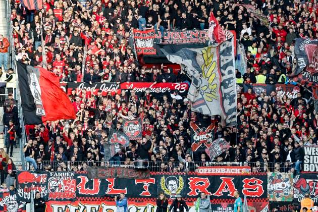 Fans Bayer 04 Leverkusen , Deutschland, Fussball, 1. Bundesliga, 7.Spieltag, 2025 2026, 1.FSV Mainz vs. Bayer 04 Leverkusen, 18.10.2025, Mewa Arena, Mainz, Deutschland Mainz Mewa Arena Rheinland-Pfalz Deutschland Copyright: xGrantxHubbsx