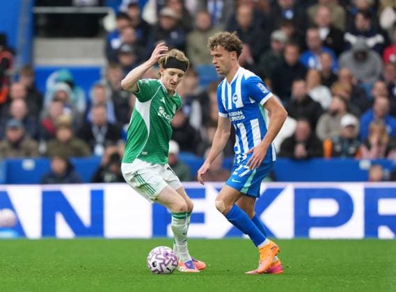 Anthony Gordon of Newcastle United and Mats Wieffer of Brighton & Hove Albion. Brighton and Hove Albion v Newcastle United, Premier League, Football, American Express Community Stadium, Brighton, UK - 18 Oct 2025Brighton American Express Community Stadi United Kingdom EDITORIAL USE ONLY No use with unauthorised audio, video, data, fixture lists, club league logos or live services. Online in-match use limited to 120 images, no video emulation. No use in betting, games or single club league player publications. Copyright: xSeanxRyan Shutterstockx 15544971az