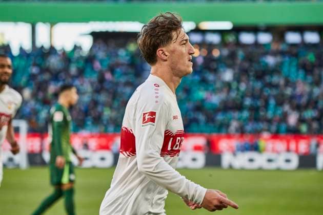 Angelo Stiller (VfB Stuttgart 6) Torschuss Torjubel tor VfL Wolfsburg vs. VfB Stuttgart, Fussball Bundesliga, BL, Buli, Saison 2025 2026 18.10.2025 -Pressefoto Jan-Frederic Helbig VfL Wolfsburg vs. VfB Stuttgart, Fussball Bundesliga, BL, Buli, Volkswagen Arena, 1 Bundesliga, Saison 2025 2026, 18.10.2025 Wolfsburg Copyright: xEibner-Pressefoto Jan-FredericxHelbigx EP_JHG