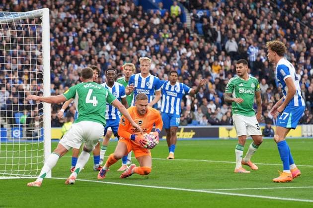 Bart Verbruggen of Brighton & Hove Albion makes a save and goes to ground with the ball. Brighton and Hove Albion v Newcastle United, Premier League, Football, American Express Community Stadium, Brighton, UK - 18 Oct 2025Brighton American Express Community Stadi United Kingdom EDITORIAL USE ONLY No use with unauthorised audio, video, data, fixture lists, club league logos or live services. Online in-match use limited to 120 images, no video emulation. No use in betting, games or single club league player publications. Copyright: xSeanxRyan Shutterstockx 15544971bc