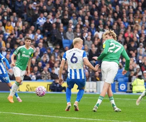 GOAL 1-1. Nick Woltemade of Newcastle United back heels the ball for the equaliser. Brighton and Hove Albion v Newcastle United, Premier League, Football, American Express Community Stadium, Brighton, UK - 18 Oct 2025Brighton American Express Community Stadi United Kingdom EDITORIAL USE ONLY No use with unauthorised audio, video, data, fixture lists, club league logos or live services. Online in-match use limited to 120 images, no video emulation. No use in betting, games or single club league player publications. Copyright: xSeanxRyan Shutterstockx 15544971bh