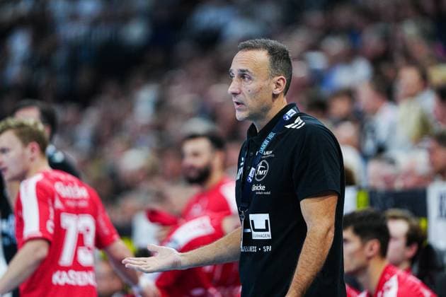 Roberto Garcia Parrondo (MT Melsungen, Trainer) GER, THW Kiel vs. MT Melsungen, Handball, 1. Bundesliga, Spieltag 09, Saison 2025 2026, 18.10.2025 GER, THW Kiel vs. MT Melsungen, Handball, 1. Bundesliga, Spieltag 09, Saison 2025 2026, 18.10.2025 Kiel Copyright: xEibner-Pressefoto MarcelxvonxFehrnx EP_MFN