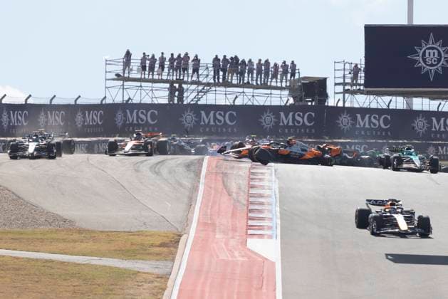 Formula 1 MSC Cruises United States Grand Prix 2025 Alexis Perrin OVERTAKE MAXPPP - Austin 18 10 2025 Race start crash Turn 1 both McLaren F1 Team drivers, 81 PIASTRI Oscar (aus), McLaren F1 Team, portrait, 04 NORRIS Lando (gbr), McLaren F1 Team, portrait at the Formula 1 MSC Cruises United States Grand Prix 2025, the 19th round of the 2025 FIA Formula 1 World Championship, WM, Weltmeisterschaft at the Circuit of The Americas in Austin, Texas, United States, from October 16 to 19, 2025 Austin Circuit of The Americas United States Copyright: xOVERTAKE MAXPPPxAlexisxPerrinx OVT202510185157 OVT202510185157