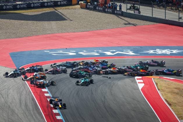 F1 - UNITED STATES GRAND PRIX 2025 start of the sprint race, depart, 01 VERSTAPPEN Max (nld), Red Bull Racing RB21, 04 NORRIS Lando (gbr), McLaren F1 Team MCL39, 81 PIASTRI Oscar (aus), McLaren F1 Team MCL39, 27 HULKENBERG Nico (ger), Stake F1 Team Kick C45, 14 ALONSO Fernando (spa), Aston Martin F1 Team AMR24, action crash, accident, during the 2025 Formula 1 United States Grand Prix, 19th round of the 2025 FIA Formula One World Championship, WM, Weltmeisterschaft from October 17 to 19, 2025 on the Circuit of the Americas, in Austin, Texas, United States of America - AustinUnited States Copyright: xANTONINxVINCENTx