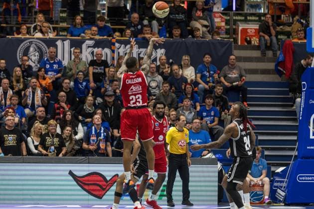 GER, Basketball-Bundesliga-Pokal, Achtelfinale, Syntainics MBC - BMA365 Bamberg Baskets 18.10.2025, Stadthalle, Weißenfels, GER, Basketball-Bundesliga-Pokal, Achtelfinale, Syntainics MBC - BMA365 Bamberg Baskets Charles Callison (Syntainics MBC, 23) Â Foto Alexander Trienitz Weißenfels Stadthalle Sachsen-Anhalt Deutschland