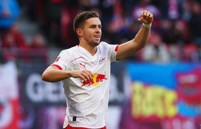 RB Leipzig - Hamburg Bundesliga Leipzig, 18.10.2025, Red Bull Arena, Fussball, Bundesliga, Spieltag 7 , RB Leipzig vs. Hamburger SV 2:1 (1:0) , Tor für Leipzig zum 2:1. Im Bild: Torschütze Christoph Baumgartner (14, RB Leipzig), Torjubel ,