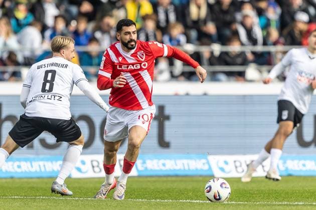 Fussball, Saison 2025 2026, 3. Liga, Donaustadion Ulm, 11. Spieltag, SSV Ulm 1846 Fußball - FC Energie Cottbus, 19.10.2025 19.10.2025, Fussball, Saison 2025 2026, 3. Liga, Donaustadion Ulm, 11. Spieltag, SSV Ulm 1846 Fußball - FC Energie Cottbus, 10 Tolcay Cigerci (Energie Cottbus) Foto: Lucca Fundel Ulm Donaustadion Baden-Württemberg Deutschland