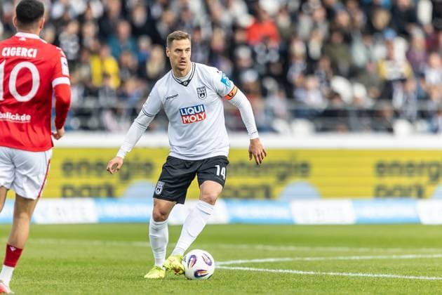 Fussball, Saison 2025 2026, 3. Liga, Donaustadion Ulm, 11. Spieltag, SSV Ulm 1846 Fußball - FC Energie Cottbus, 19.10.2025 19.10.2025, Fussball, Saison 2025 2026, 3. Liga, Donaustadion Ulm, 11. Spieltag, SSV Ulm 1846 Fußball - FC Energie Cottbus, 14 Dennis Dressel (SSV Ulm 1846 Fußball) Foto: Lucca Fundel Ulm Donaustadion Baden-Württemberg Deutschland