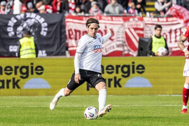 Fussball, Saison 2025 2026, 3. Liga, Donaustadion Ulm, 11. Spieltag, SSV Ulm 1846 Fußball - FC Energie Cottbus, 19.10.2025 19.10.2025, Fussball, Saison 2025 2026, 3. Liga, Donaustadion Ulm, 11. Spieltag, SSV Ulm 1846 Fußball - FC Energie Cottbus, 23 Max Brandt (SSV Ulm 1846 Fußball) Foto: Lucca Fundel Ulm Donaustadion Baden-Württemberg Deutschland