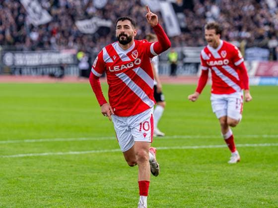 Tolcay Cigerci (FC Energie Cottbus, 10) jubelt nach seinem Tor, GER, SSV Ulm 1846 vs. SV Elversberg, Fussball, DFB-Pokal, 1. Runde, Spielzeit 2025 2026, 17.08.2025, DFB DFL regulations prohibit any use of photographs as image sequences and or quasi-video. GER, SSV Ulm 1846 vs. SV Elversberg, Fussball, DFB-Pokal, Spielzeit 2025 2026, 17.08.2025 Ulm Copyright: xMichaelxSchmidt Eibner-Pressefotx EP_MST