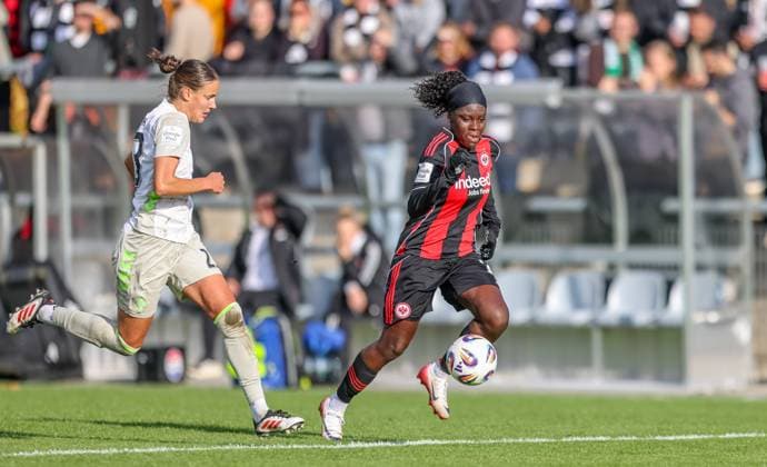 DEU, Frankfurt, Eintracht Frankfurt vs Werder Bremen, Google Pixel Frauen Bundesliga, DFB, Saison 2526, Stadion am Bretanobad, 7. Spieltag im Bild v.l.n.r: Hanna NÃ meth (Werder Bremen 23), Nicole Anyomi (Eintracht Frankfurt 19), Zweikampf, Torchance DFB DFL REGULATIONS PROHIBIT ANY USE OF PHOTOGRAPHS AS IMAGE SEQUENCES AND OR QUASI-VIDEO, 19.10.2025 Copyright: HMBxMedia HendrikxHamelau