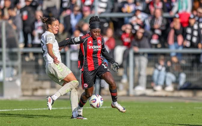 DEU, Frankfurt, Eintracht Frankfurt vs Werder Bremen, Google Pixel Frauen Bundesliga, DFB, Saison 2526, Stadion am Bretanobad, 7. Spieltag im Bild v.l.n.r: Hanna NÃ meth (Werder Bremen 23), Nicole Anyomi (Eintracht Frankfurt 19), Zweikampf, Torchance DFB DFL REGULATIONS PROHIBIT ANY USE OF PHOTOGRAPHS AS IMAGE SEQUENCES AND OR QUASI-VIDEO, 19.10.2025 Copyright: HMBxMedia HendrikxHamelau