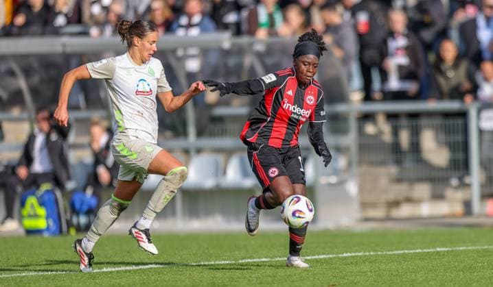 DEU, Frankfurt, Eintracht Frankfurt vs Werder Bremen, Google Pixel Frauen Bundesliga, DFB, Saison 2526, Stadion am Bretanobad, 7. Spieltag im Bild v.l.n.r: Hanna NÃ meth (Werder Bremen 23), Nicole Anyomi (Eintracht Frankfurt 19), Zweikampf, Torchance DFB DFL REGULATIONS PROHIBIT ANY USE OF PHOTOGRAPHS AS IMAGE SEQUENCES AND OR QUASI-VIDEO, 19.10.2025 Copyright: HMBxMedia HendrikxHamelau