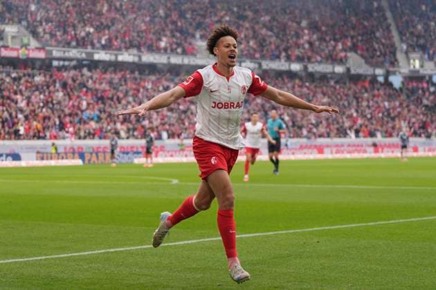 Derry Scherhant (SC Freiburg, 07) Torjubel, Emotionen, Torschuss, Abschluss, Torerfolg, Tor, Treffer , Deutschland, Fussball, 1. Bundesliga, 7.Spieltag, 2025 2026, SC Freiburg vs. Eintracht Frankfurt, 19.10.2025, Europa-Park Stadion, Freiburg, Deutschland DFL REGULATIONS PROHIBIT ANY USE OF PHOTOGRAPHS AS IMAGE SEQUENCES AND OR QUASI-VIDEO. Freiburg Europa-Park Stadion Baden-Württemberg Deutschland Copyright: xArnexAmbergx