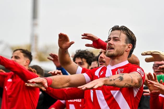 GER, 3. Liga, SSV Ulm 1846 vs FC Energie Cottbus 19.10.2025, Donaustadion, Ulm, GER, 3. Liga, SSV Ulm 1846 vs FC Energie Cottbus, im Bild Jubel nach Spielende, Henry Rorig (Cottbus, 3)