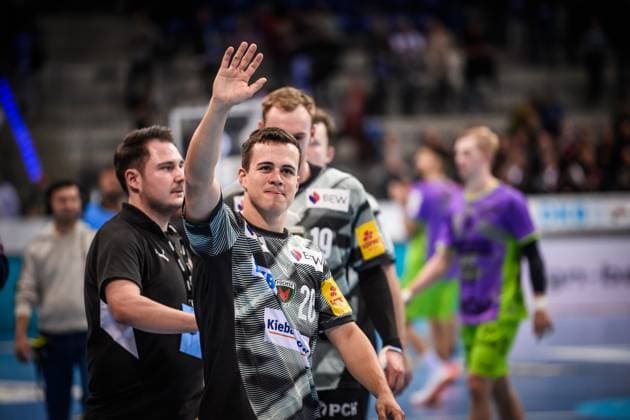 Tim Freihoefer (Fuechse Berlin, 20) - winkt, Gruss an die Fans GER, TVB 1898 Stuttgart - Fuechse Berlin, DAIKIN HBL, Handball, Bundesliga, 9. Spieltag, Spielzeit 2025 2026, 19.10.2025 GER, TVB 1898 Stuttgart - Fuechse Berlin, DAIKIN HBL, Handball, Bundesliga, 9. Spieltag, Spielzeit 2025 2026, 19.10.2025 Stuttgart Copyright: xSandyxDinkelackerx EP_SDR