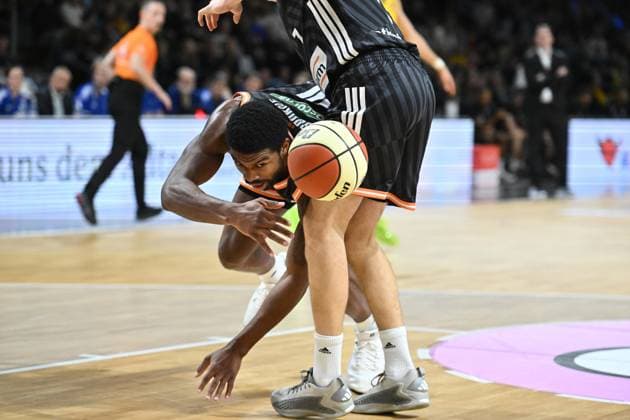Malik Osborne (Ratiopharm Ulm, 10) GER, Alba Berlin gegen Ratiopharm Ulm, Basketball, BBL Pokal, Saison 2025 2026, Achtelfinale, 19.10.2025 GER, Alba Berlin gegen Ratiopharm Ulm, Basketball, BBL Pokal, Saison 2025 2026, Achtelfinale, 19.10.2025 Berlin Copyright: xEibner-Pressefoto RyanxSleimanx EP_RSN
