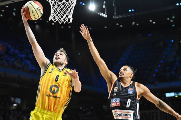 Malte Delow (ALBA Berlin, 6) und Nelson Weidemann (Ratiopharm Ulm, 0) GER, Alba Berlin gegen Ratiopharm Ulm, Basketball, BBL Pokal, Saison 2025 2026, Achtelfinale, 19.10.2025 GER, Alba Berlin gegen Ratiopharm Ulm, Basketball, BBL Pokal, Saison 2025 2026, Achtelfinale, 19.10.2025 Berlin Copyright: xEibner-Pressefoto RyanxSleimanx EP_RSN