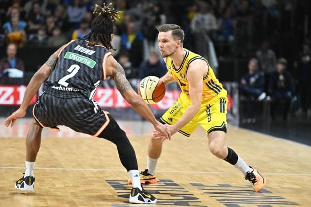Martin Hermannsson (ALBA Berlin, 15) GER, Alba Berlin gegen Ratiopharm Ulm, Basketball, BBL Pokal, Saison 2025 2026, Achtelfinale, 19.10.2025 GER, Alba Berlin gegen Ratiopharm Ulm, Basketball, BBL Pokal, Saison 2025 2026, Achtelfinale, 19.10.2025 Berlin Copyright: xEibner-Pressefoto RyanxSleimanx EP_RSN