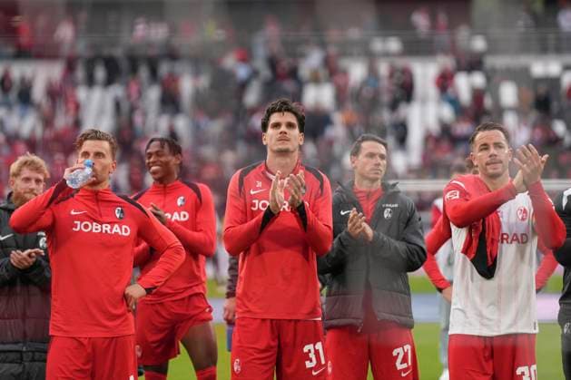 Lucas Höler Lucas Hoeler (SC Freiburg, 09), Igor Matanovic (SC Freiburg, 31), Nicolas Höfler Nicolas Hoefler (SC Freiburg, 27), Christian Günter Christian Guenter (SC Freiburg, 30) , Deutschland, Fussball, 1. Bundesliga, 7.Spieltag, 2025 2026, SC Freiburg vs. Eintracht Frankfurt, 19.10.2025, Europa-Park Stadion, Freiburg, Deutschland DFL REGULATIONS PROHIBIT ANY USE OF PHOTOGRAPHS AS IMAGE SEQUENCES AND OR QUASI-VIDEO. Freiburg Europa-Park Stadion Baden-Württemberg Deutschland Copyright: xArnexAmbergx