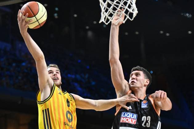 Malte Delow (ALBA Berlin, 6) und Diego Garavaglia (Ratiopharm Ulm, 23) GER, Alba Berlin gegen Ratiopharm Ulm, Basketball, BBL Pokal, Saison 2025 2026, Achtelfinale, 19.10.2025 GER, Alba Berlin gegen Ratiopharm Ulm, Basketball, BBL Pokal, Saison 2025 2026, Achtelfinale, 19.10.2025 Berlin Copyright: xEibner-Pressefoto RyanxSleimanx EP_RSN