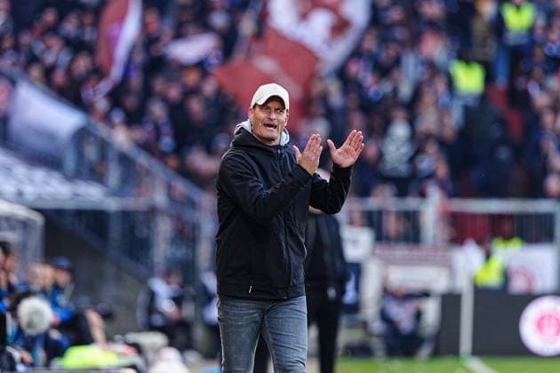 Alexander Blessin (FC St. Pauli, Trainer) GER, FC St. Pauli vs. TSG 1899 Hoffenheim, Fussball, 1. Bundesliga, Spieltag 7, Saison 2025 2026, 19.10.2025 DFL REGULATIONS PROHIBIT ANY USE OF PHOTOGRAPHS AS IMAGE SEQUENCES AND OR QUASI-VIDEO GER, FC St. Pauli vs. TSG 1899 Hoffenheim, Fussball, 1. Bundesliga, Spieltag 7, Saison 2025 2026, 19.10.2025 Hamburg Copyright: xEibner-Pressefoto MarcelxvonxFehrnx EP_MFN