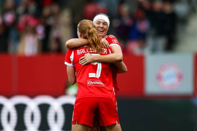 Jubel zum Tor zum 4:1 durch Stine Ballisager (FC Bayern Muenchen, 03), mit Magdalena Eriksson (FC Bayern Muenchen, 05), GER, FC Bayern Muenchen vs. 1. FC Koeln, Fussball, Google Pixel Frauen-Bundesliga, 7. Spieltag, Saison 2025 2026, 19.10.2025, DFL DFB REGULATIONS PROHIBIT ANY USE OF PHOTOGRAPHS as IMAGE SEQUENCES and or QUASI-VIDEO, GER, FC Bayern Muenchen vs. 1. FC Koeln, Fussball, Google Pixel Frauen-Bundesliga, 7. Spieltag, Saison 2025 2026, 19.10.2025 Muenchen Copyright: xEibner-Pressefoto JennixMaulx EP_JML